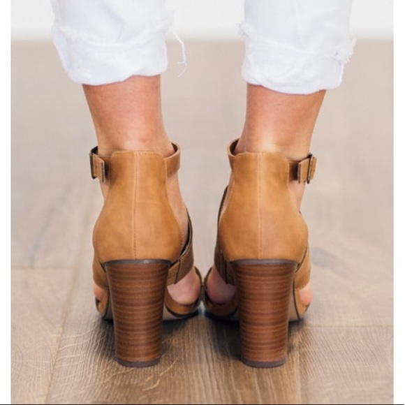 NIB Woven Style Heels - Picture 4 of 4